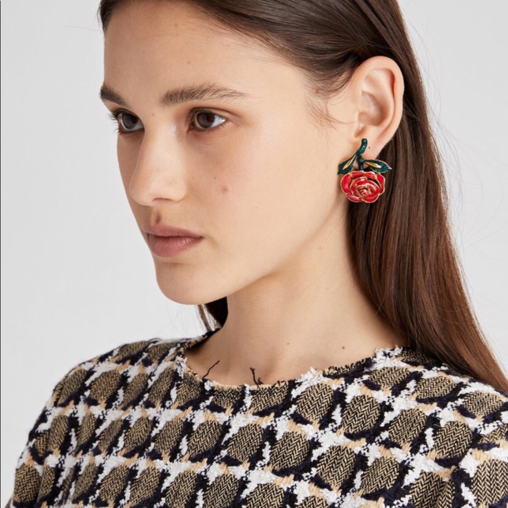 NWT valentine gift Oscar de la renta rose earrings